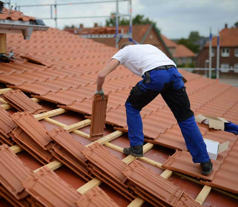 Travaux de couverture - MT COUVREUR NAMUR : artisan couvreur en Belgique sur Namur …Travaux de couverture et faîtage. Pose et rénovation toiture, détection et réparation de fuites toit. Pose de zinguerie : Gouttières, bande de rive … Intervention en Belgique : Namur, Région Flamande, Wallonne et Bruxelles